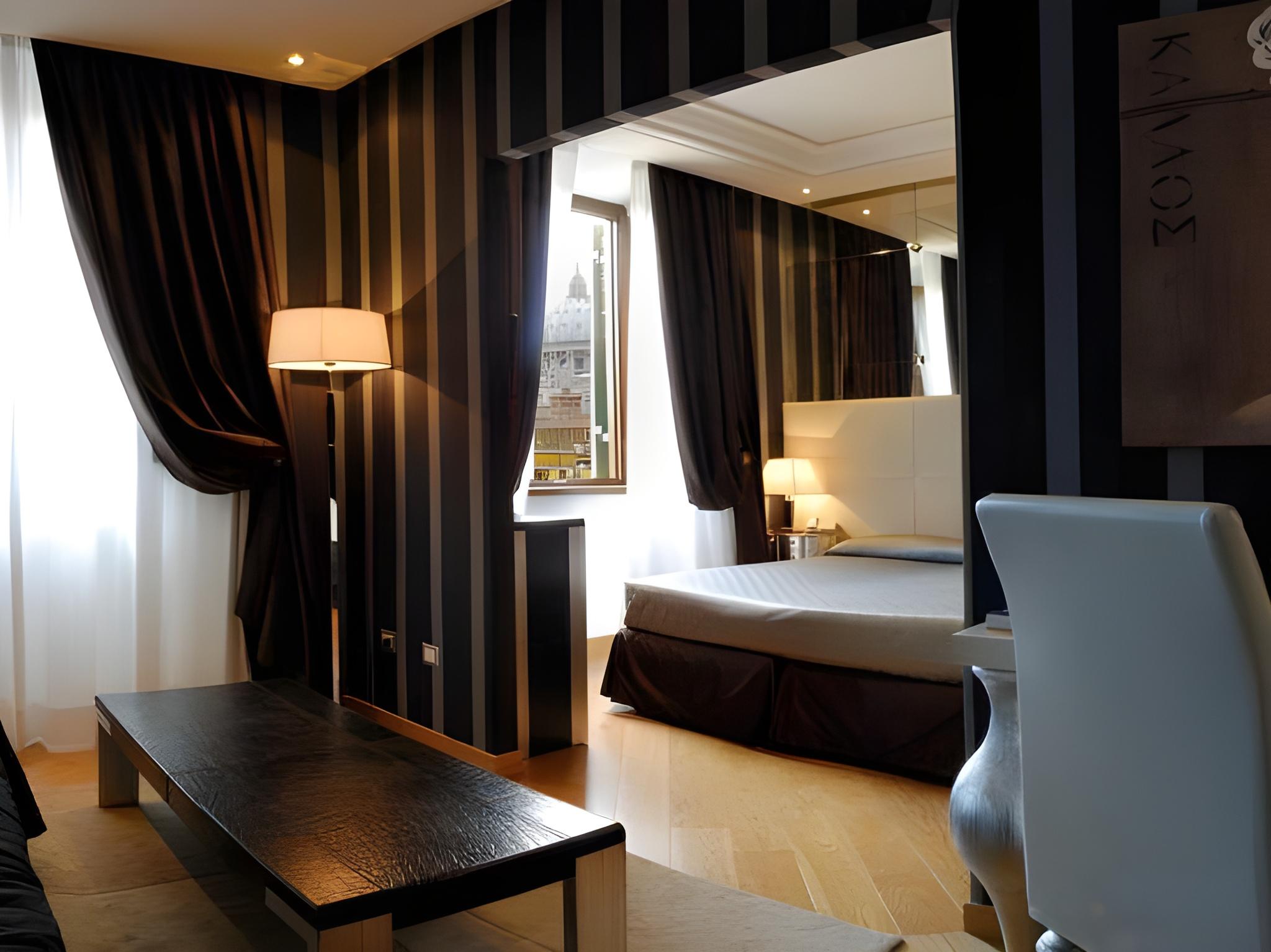 ROOM, QUADRUPLE