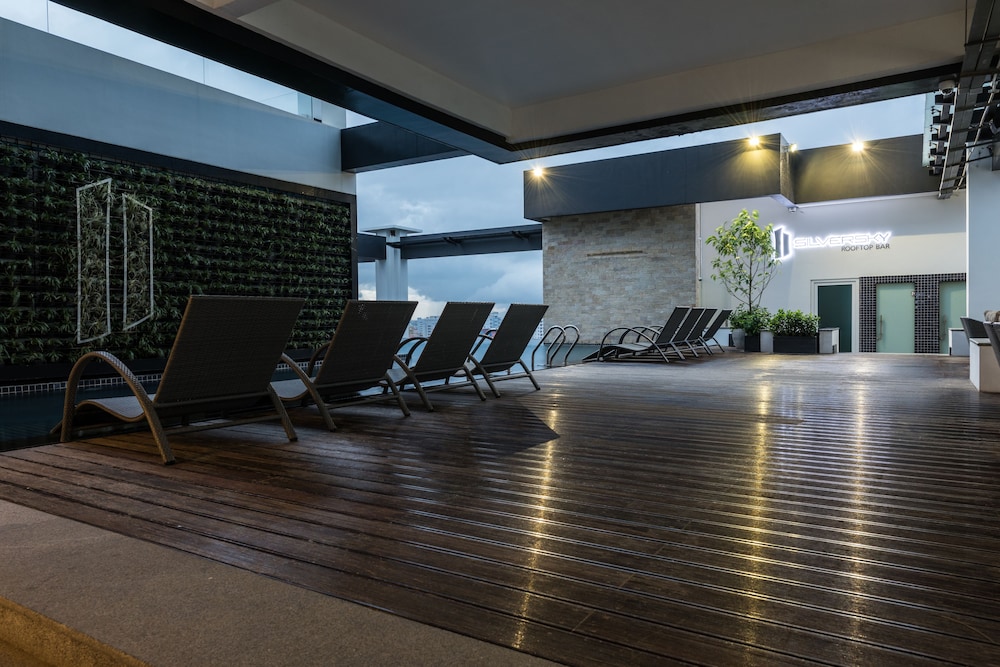 Naki Suites At Silvertown 22/49
