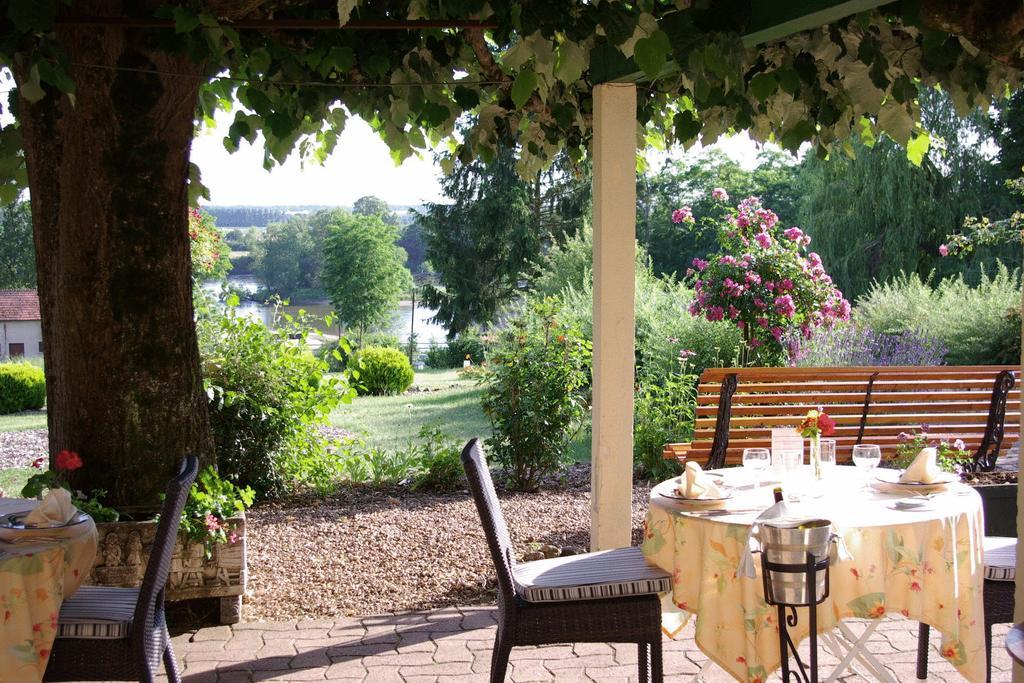 HOTEL LE COQ HARDI 40/51