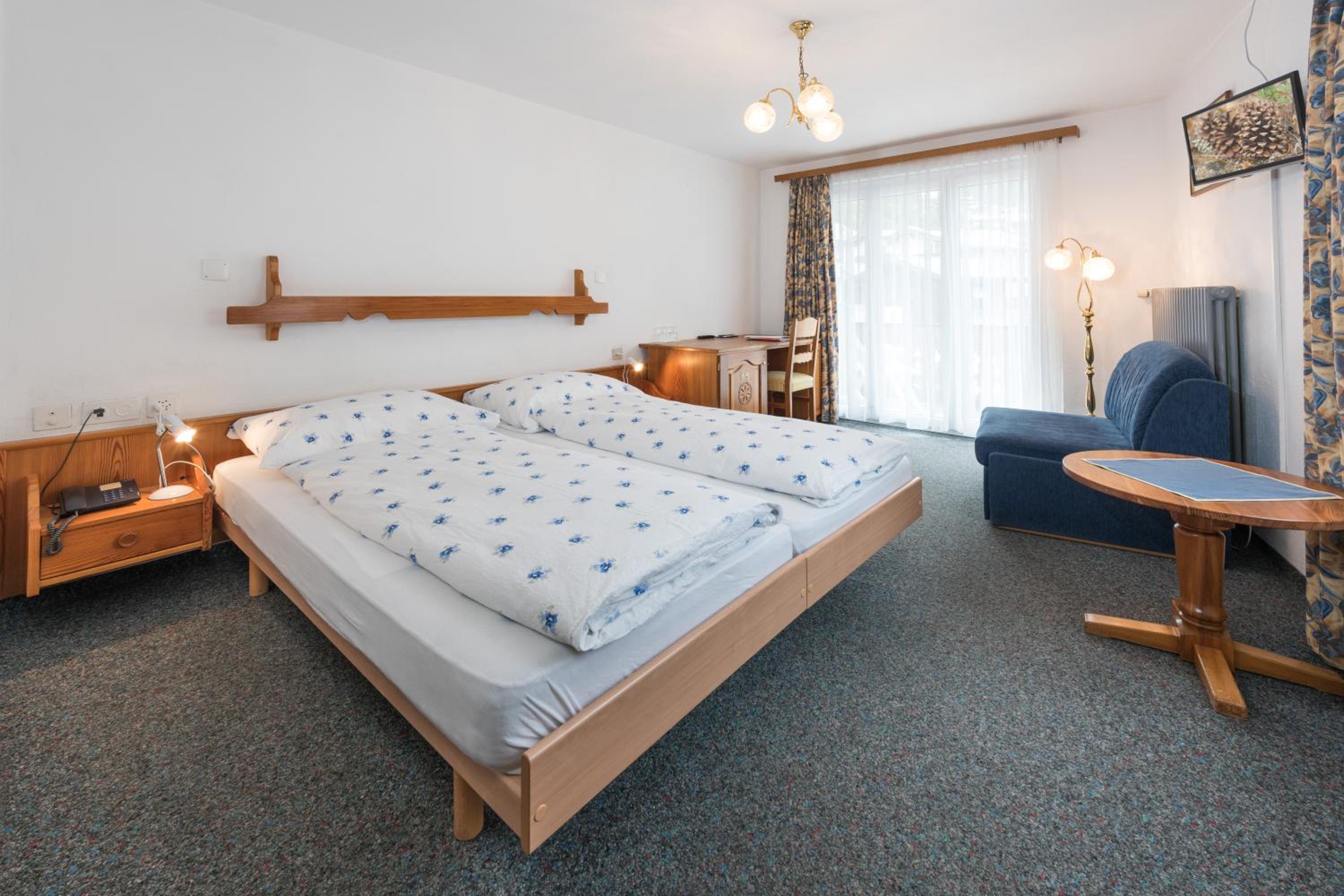 Room, Double Bed, Partial Mountain View, Balcony or Terrace
