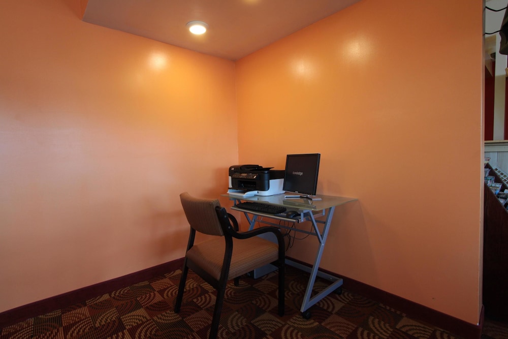 Days Inn By Wyndham Independence 35/45