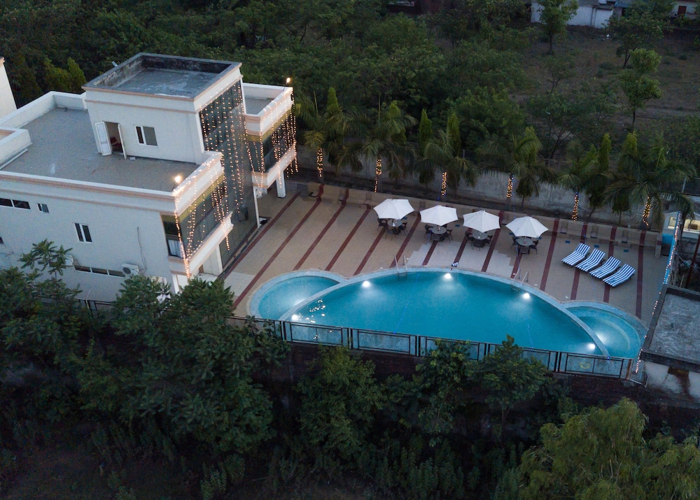 V One Hotel the Competent Palace 2/50