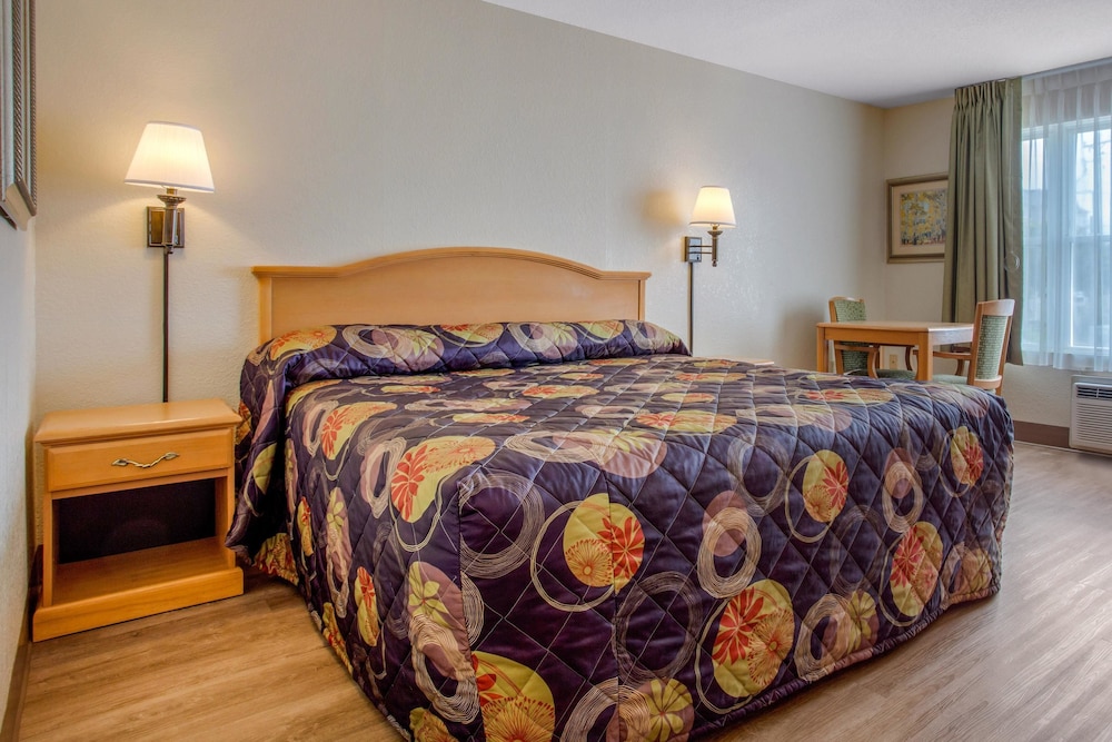 Rodeway Inn & Suites Near Outlet Mall - Asheville 14/30
