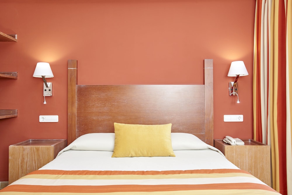 Universal Hotel Don Leon 33/71