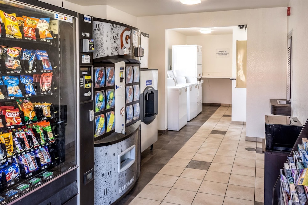 Motel6 Bakersfield, CA - East 12/39