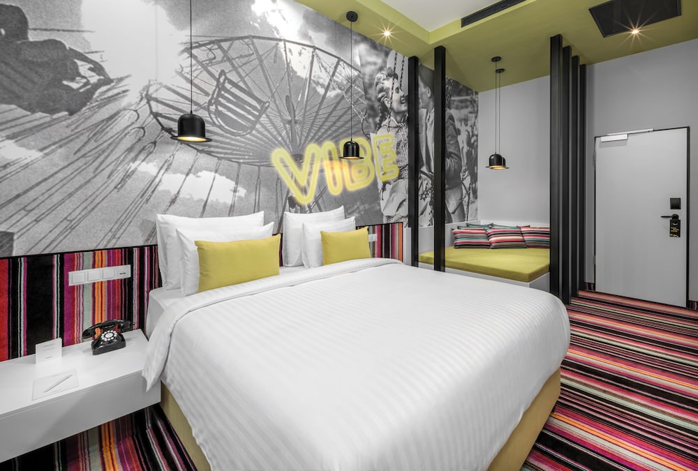Funky, King Bed