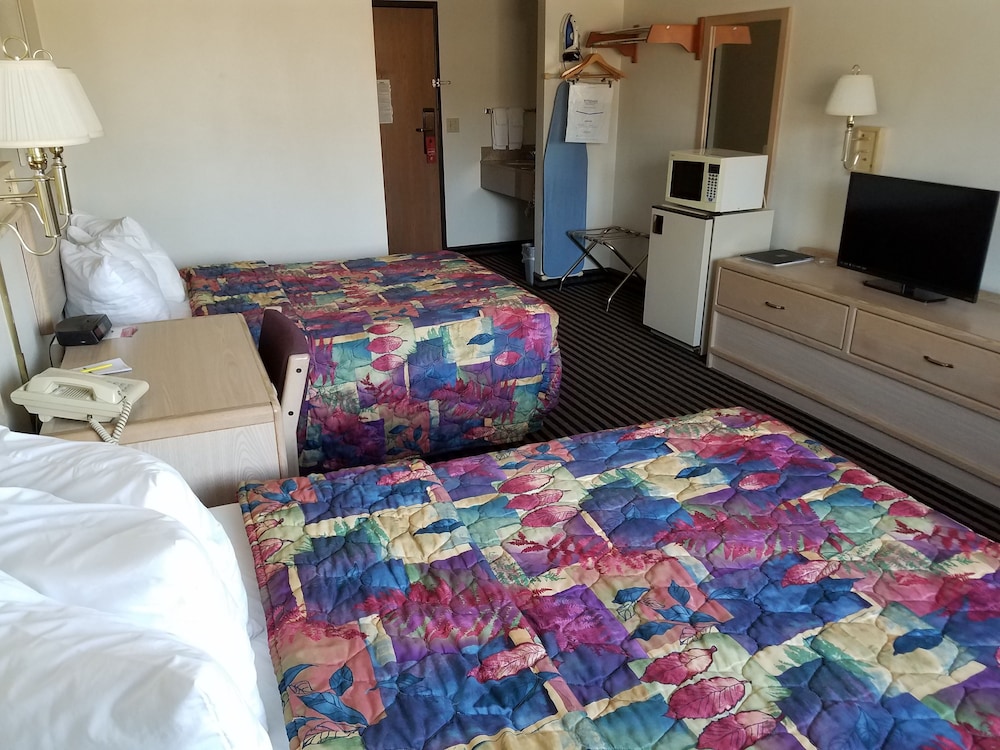 Super 8 by Wyndham Humboldt 12/48