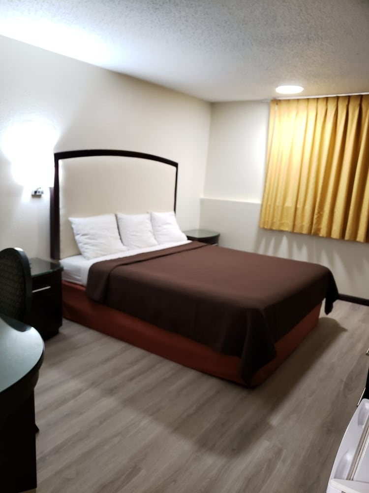 Value Inn &amp; Suites 8/22