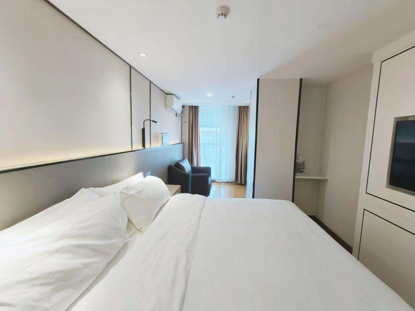 Deluxe, Queen Bed