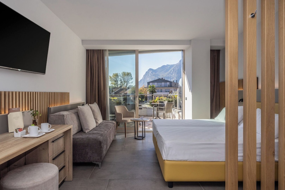 غرفة ديلوكس بسرير مزدوج أو سريرين منفصلين بشرفة، Hotel Garda 7/8