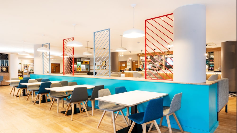 Holiday Inn London Luton Airport 54/64