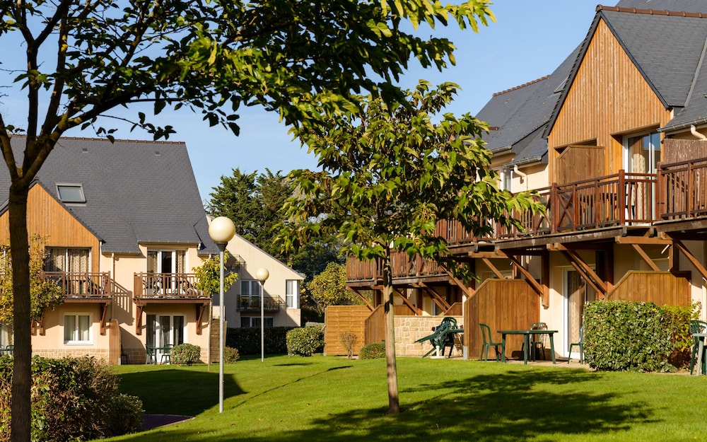 R?SIDENCE LAGRANGE VACANCES LES ROCHES DOUVRES(FORMERLY LES ROCHES DOUVRES) 22/26