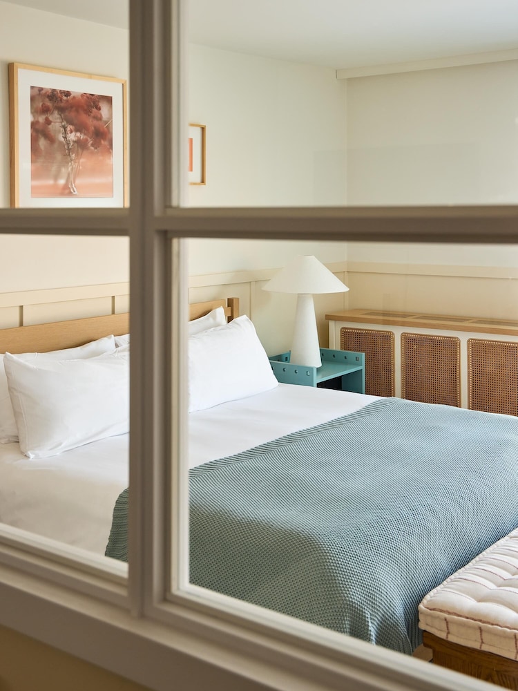 Suite, 2 Queen Beds, Parlor