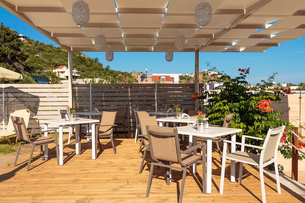 Dimitra &amp; Evdokia Hotel 25/38