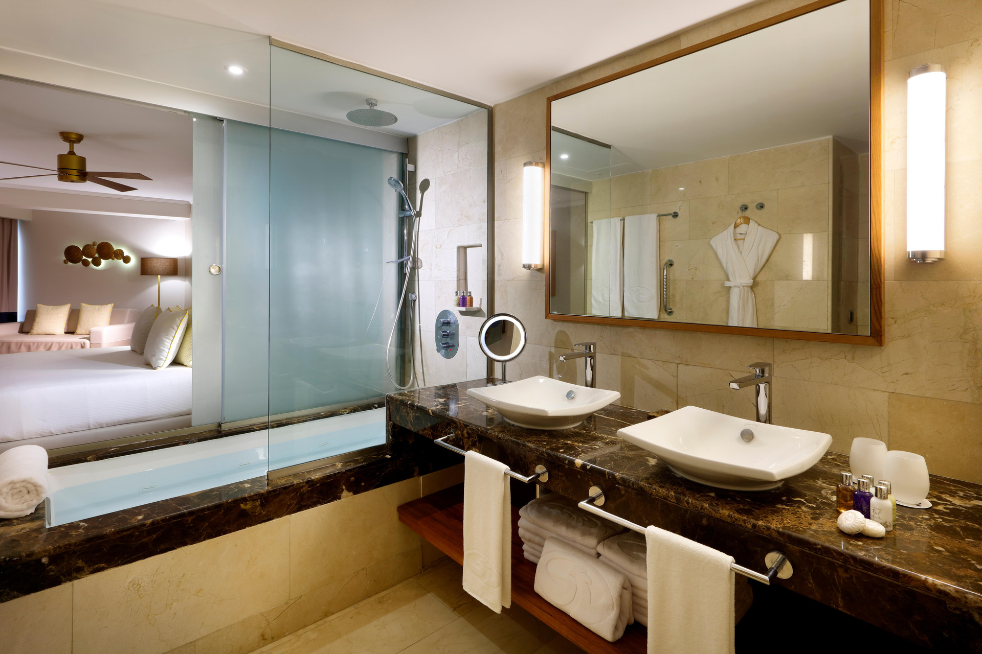 جناح تنفيذي ثلاثي بإطلالة، Grand Palladium Palace Resort Spa Casino All Inclusive 3/3
