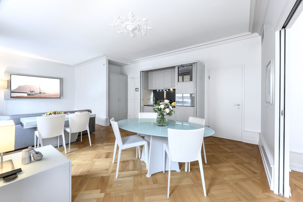 Swiss Luxury Apartments 41/47