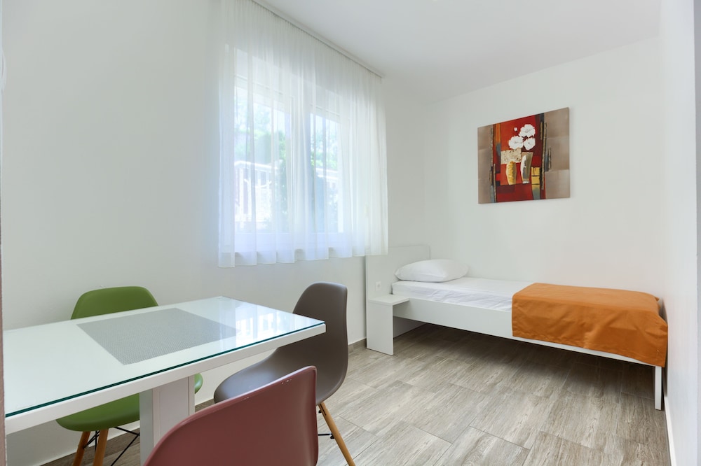 Stipe Aparthotel 32/81