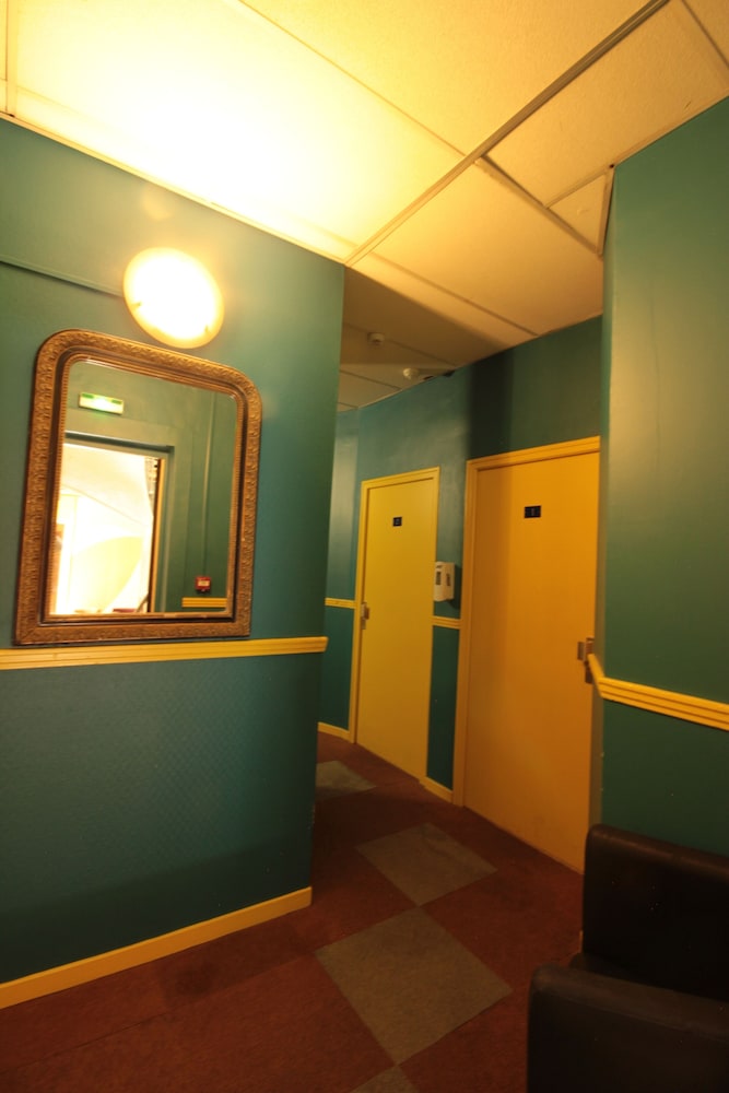 Hotel Des Arts 6/50