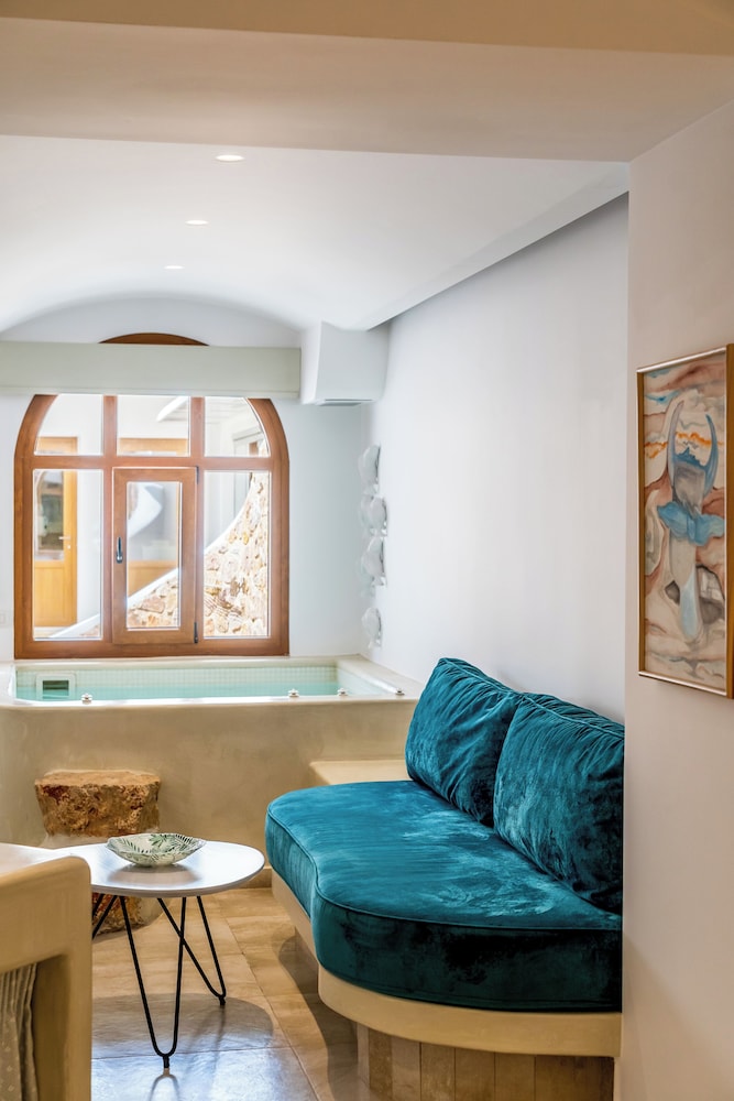 Marvarit Suites 33/50