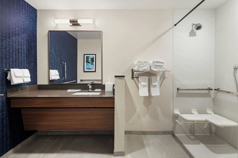 Fairfield Inn & Suites by Marriott Cedar Rapids North 51/52