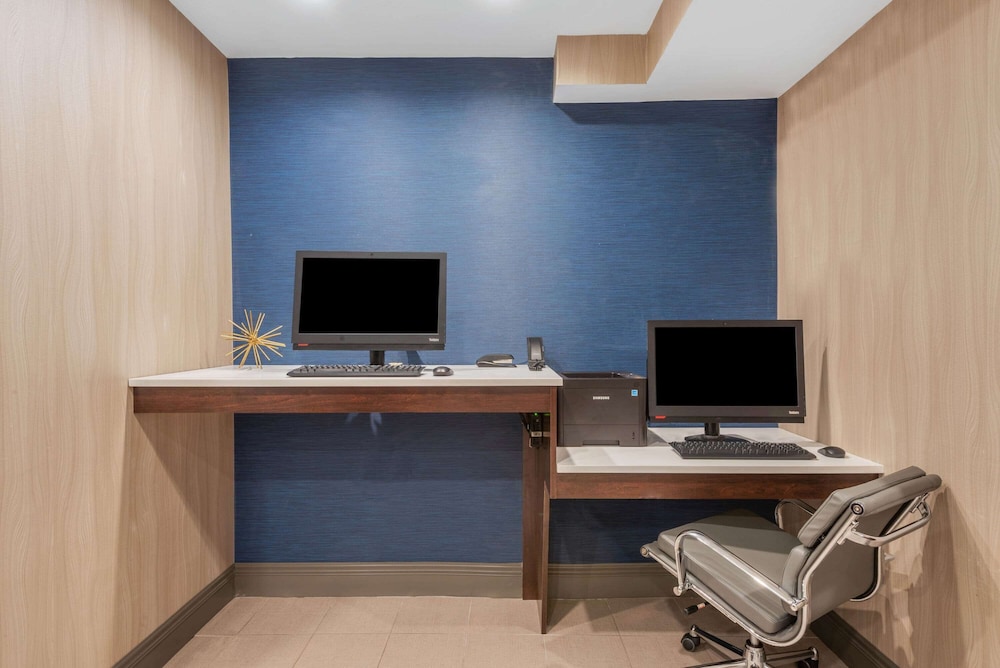 La Quinta Inn & Suites by Wyndham Aberdeen-APG 28/34