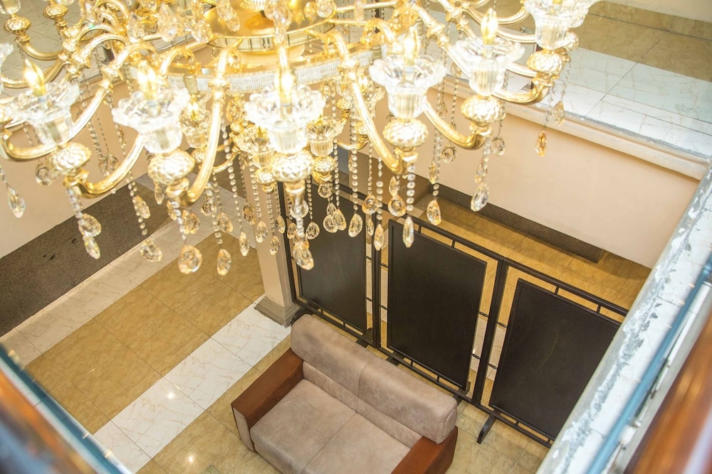 Royal Crest Hotel & Suites 11/50