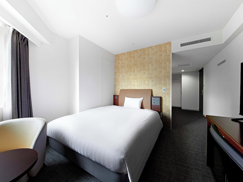 ROOM, QUEEN BED, CORNER