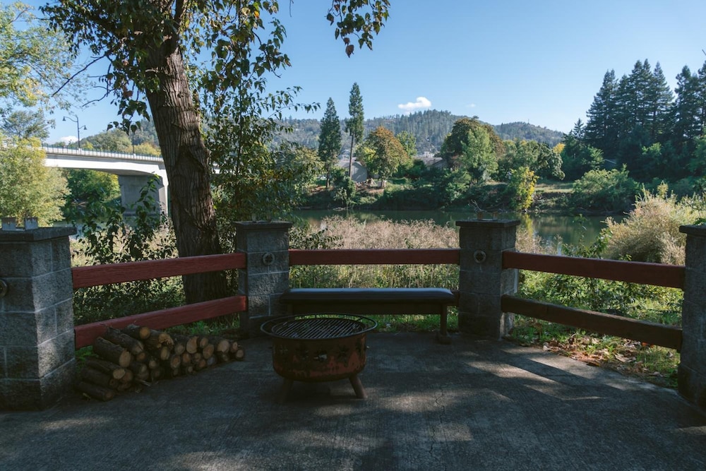 Riverfront Inn Roseburg 65/72
