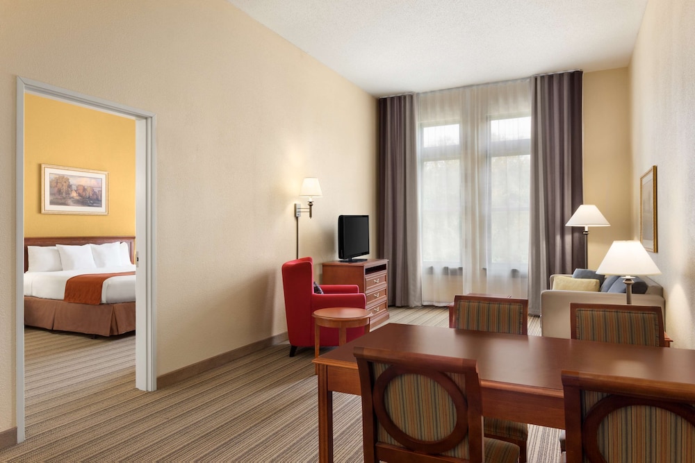 Country Inn & Suites by Radisson, St. Charles Historic District 23/31
