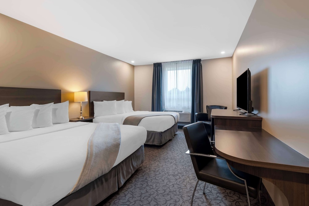 غرفة قياسية بسريرين كوين، Villa Inn and Suites, SureStay Collection By Best Western 3/8