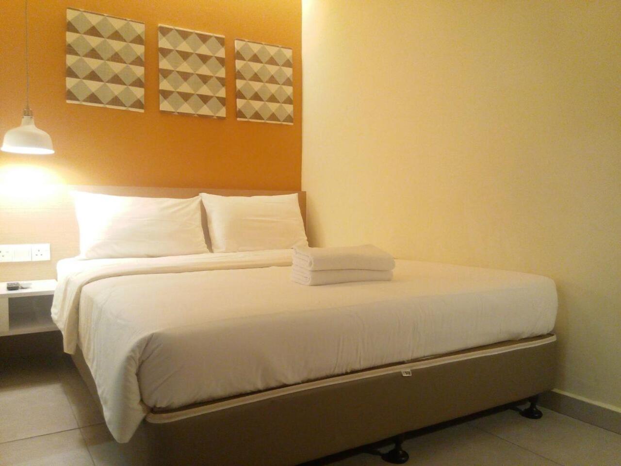 Room, Double Bed, No Window