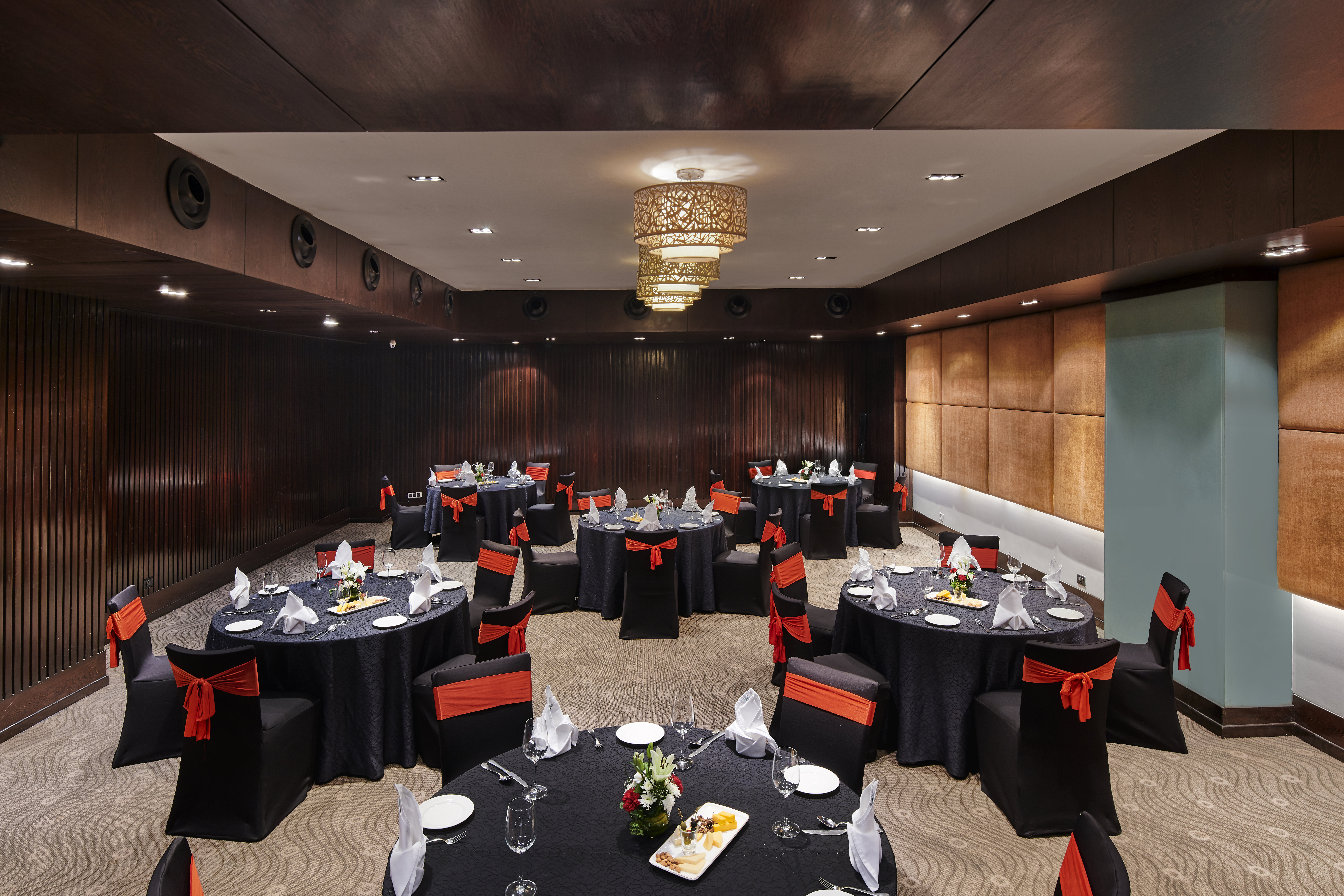 HOLIDAY INN MUMBAI INTERNATIONAL AIRPORT 65/72