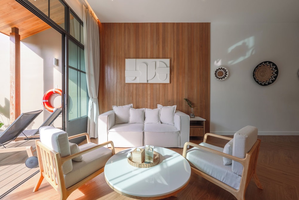 Saturdays Residence By Brown Starling 33/50