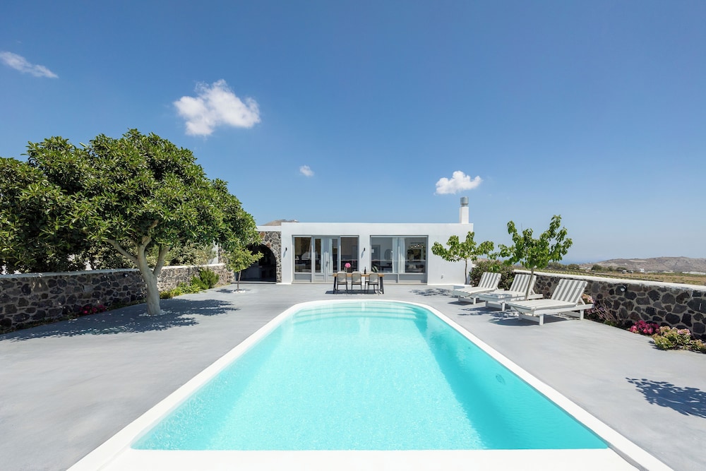 Thermes Luxury Villas by Mr. and Mrs. White 48/50