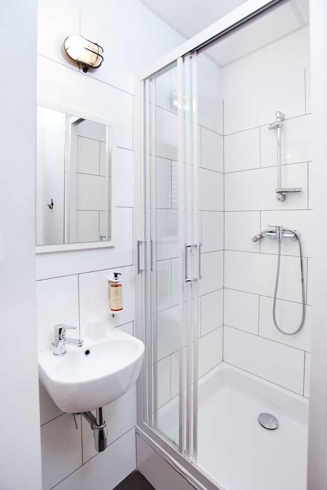 Koszary Arche Hotel 44/50