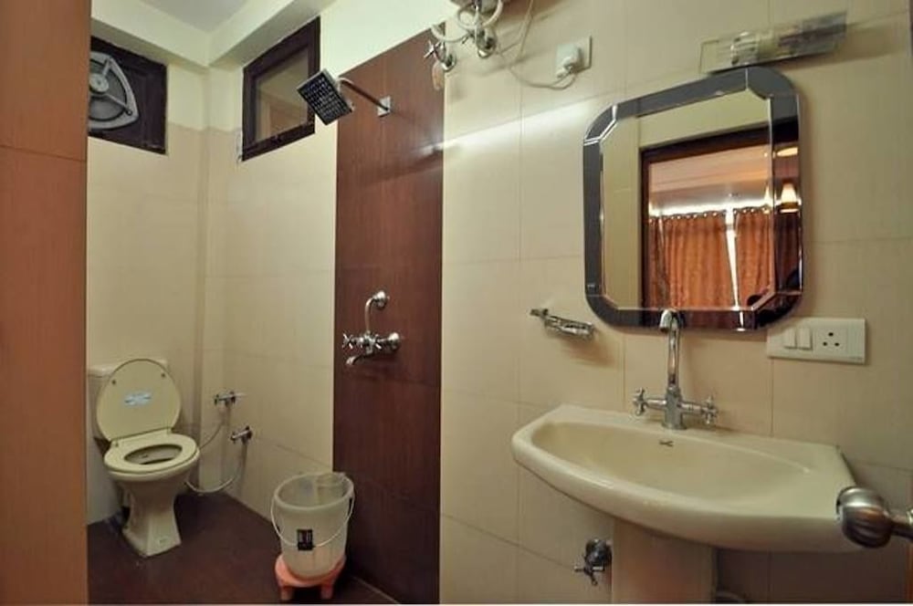 Hotel Ganesha Inn 46/50