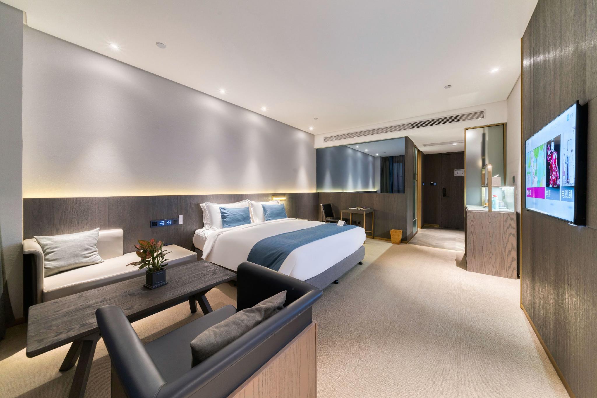 Room, Queen Bed, Ferris Wheel View, City View
