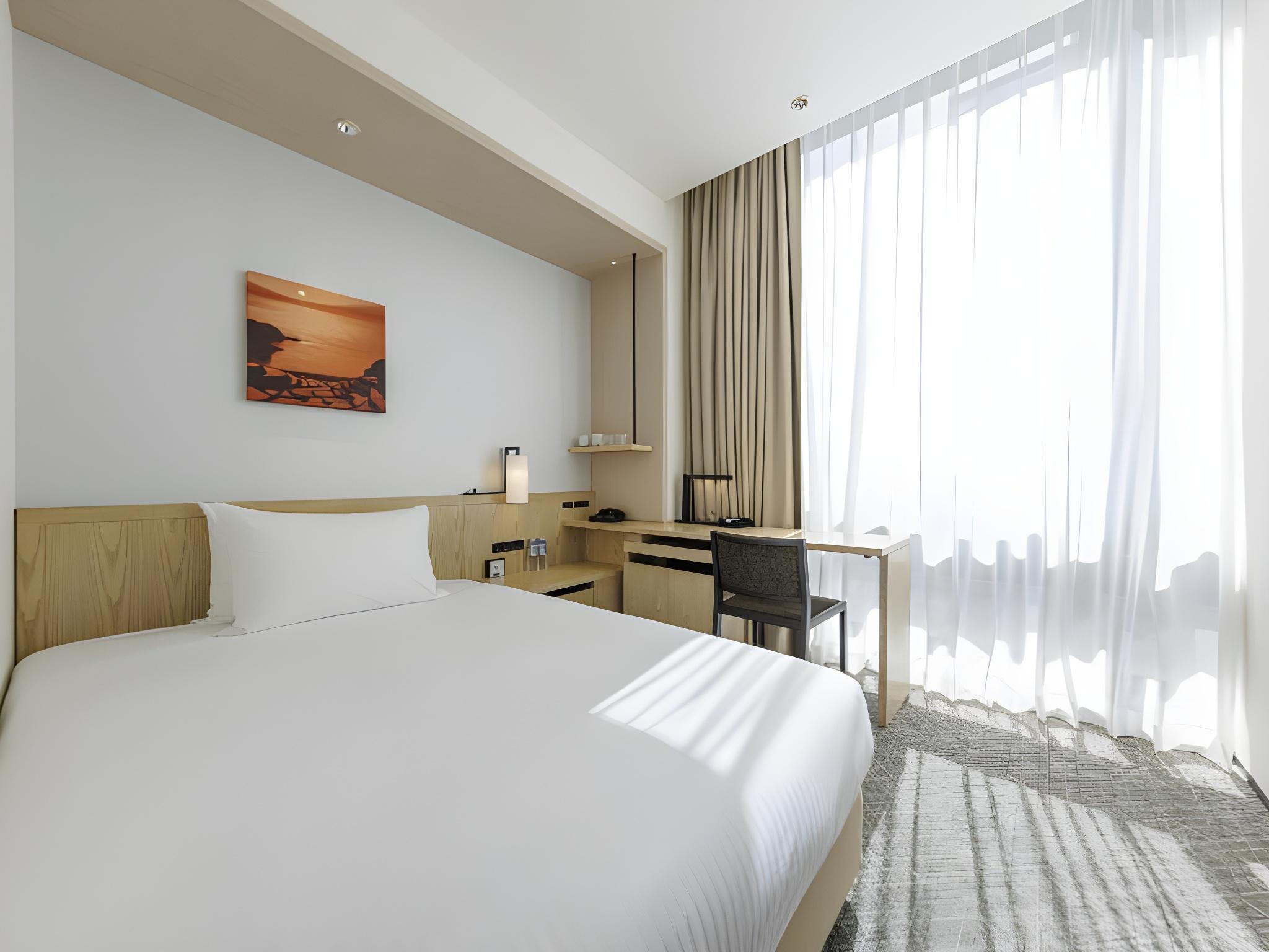 Room, Single, Double Bed, JR Kyushu Hotel Blossom Shinjuku 2/2