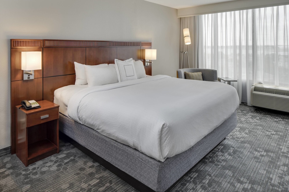 COURTYARD BY MARRIOTT LOGAN AIRPORT 11/49