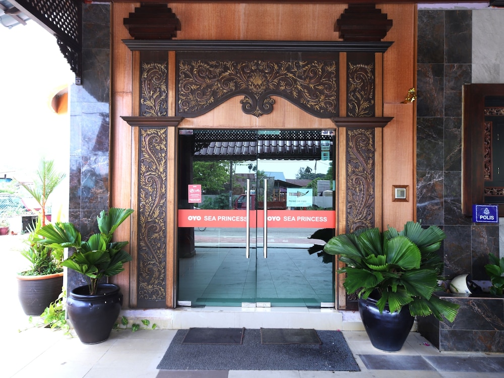 OYO 528 Andaman Sea Hotel 8/41