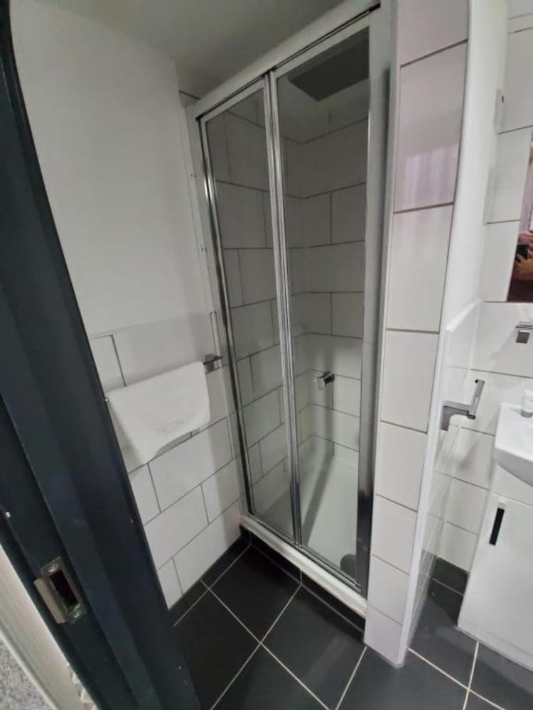 جناح بسريرين مزدوجين بشرفة، Trivelles Regency Nottingham 7/7