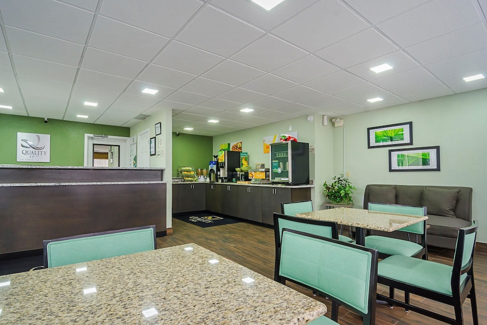 Quality Inn Raeford, NC 11/31