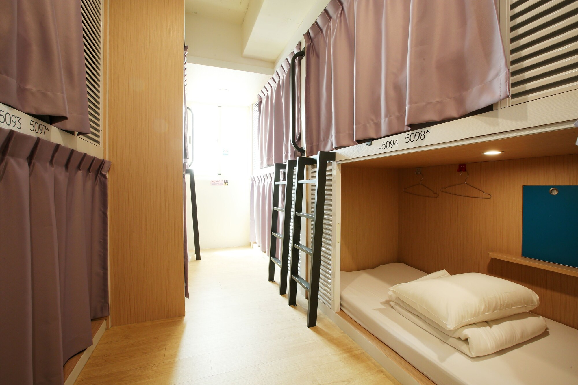 FEMALE DORM, FEMALE ONLY, STANDARD, SHARED BATHROOM