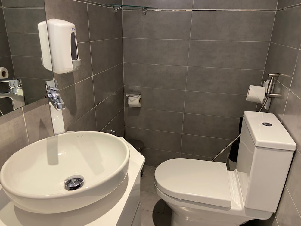 Rent Inn Suites Hotel 58/60