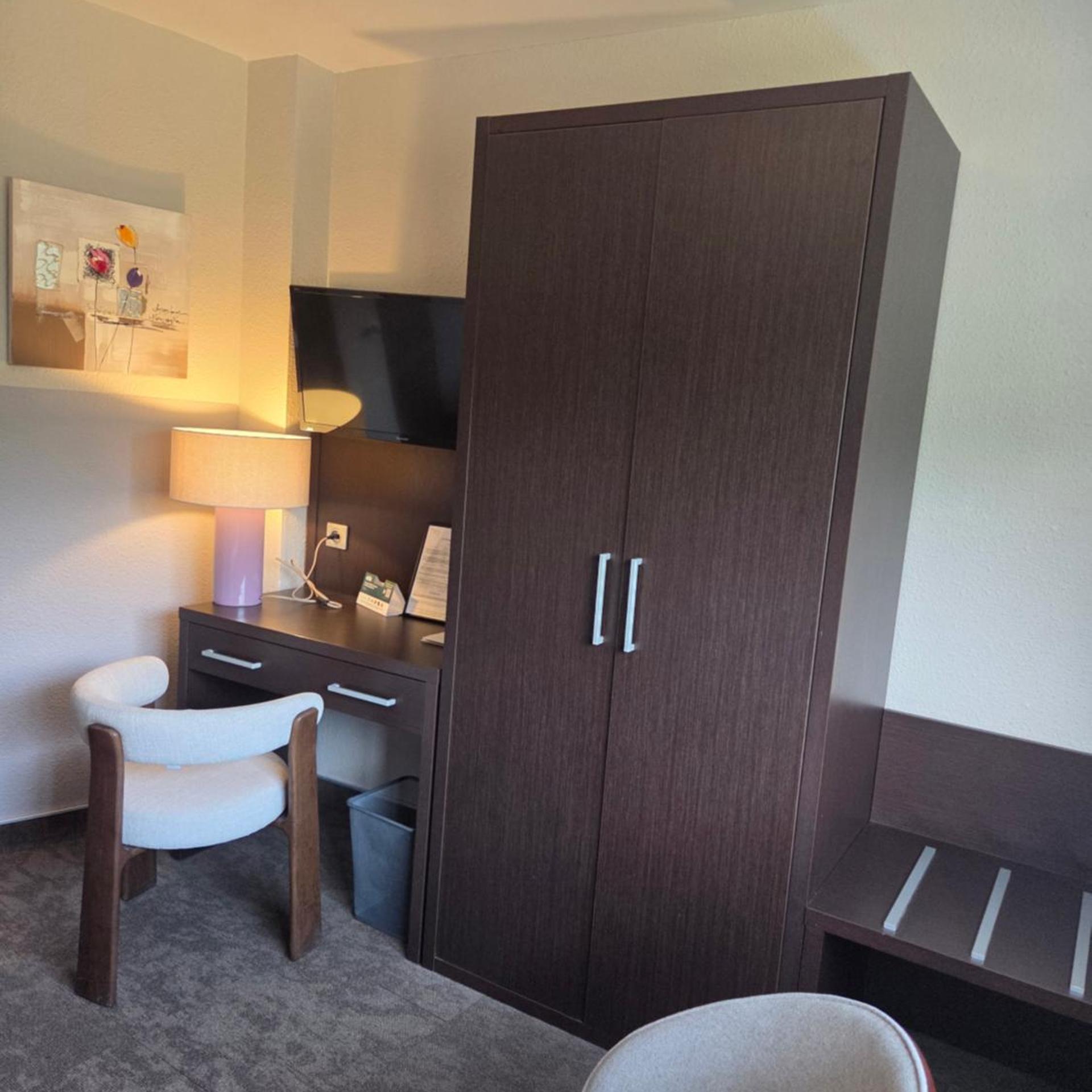 HOTEL LES PORTES D'APCHER 28/37