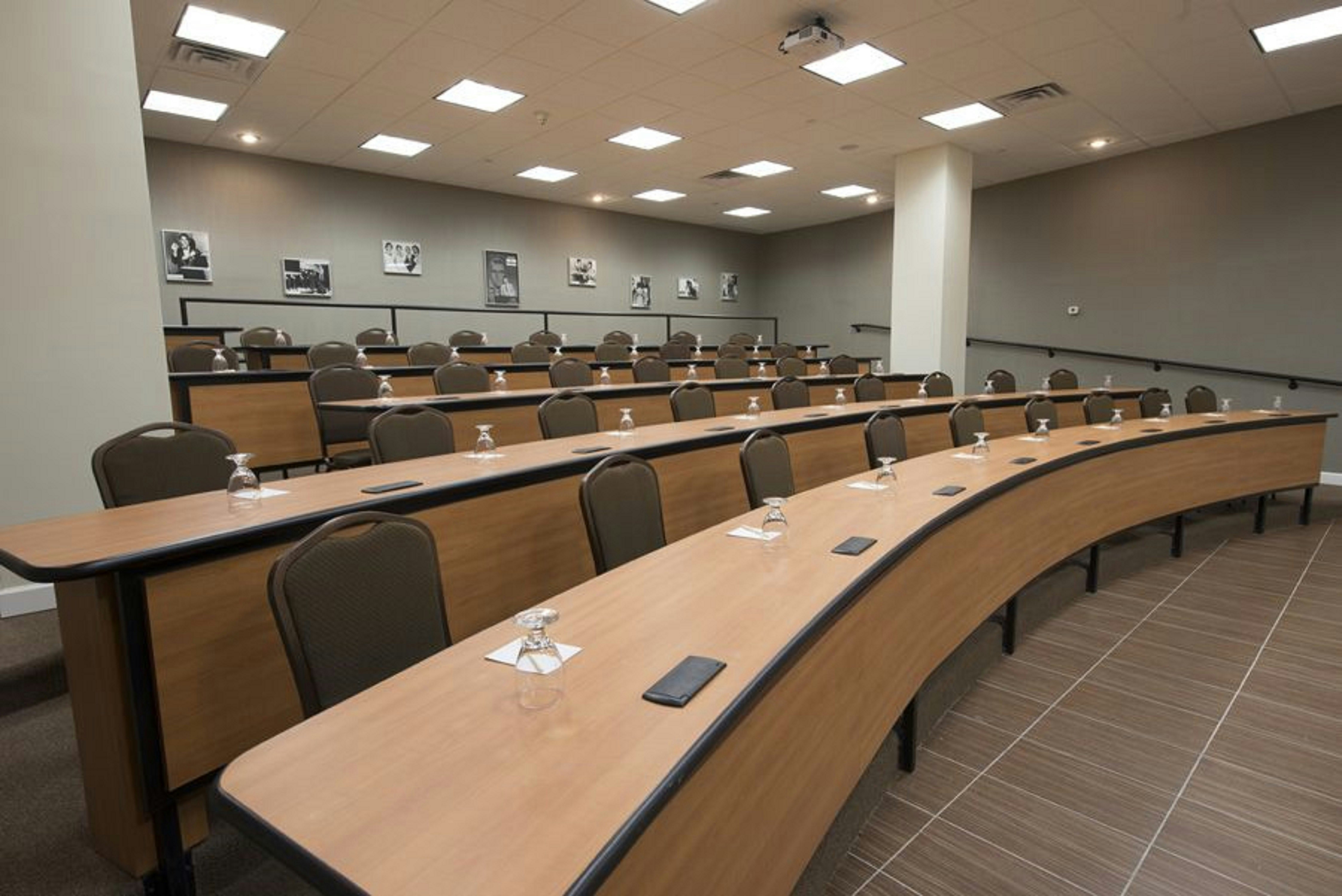 Doubletree By Hilton Hotel Binghamton 45/51