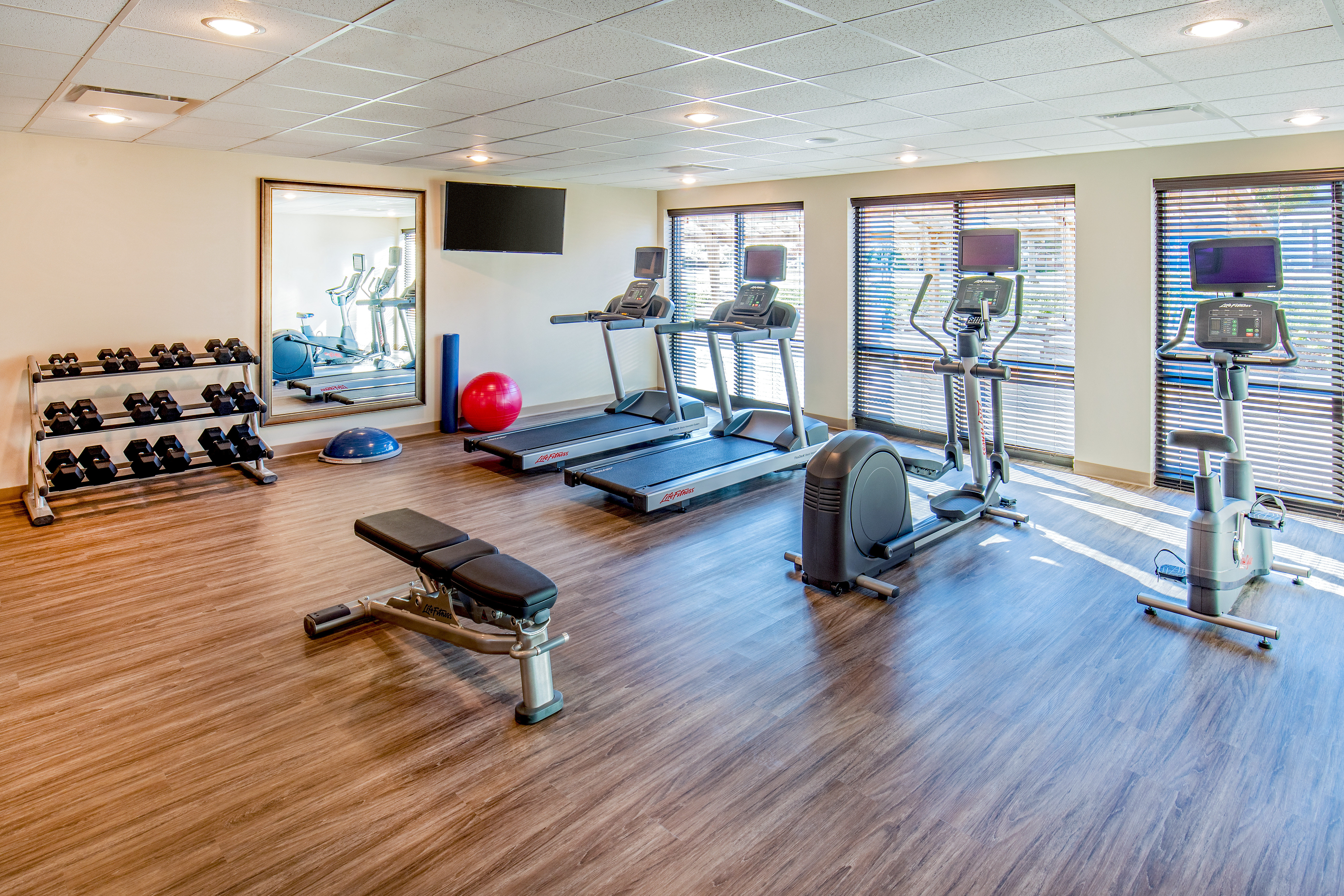 Staybridge Suites Charlottesville Airport 23/53