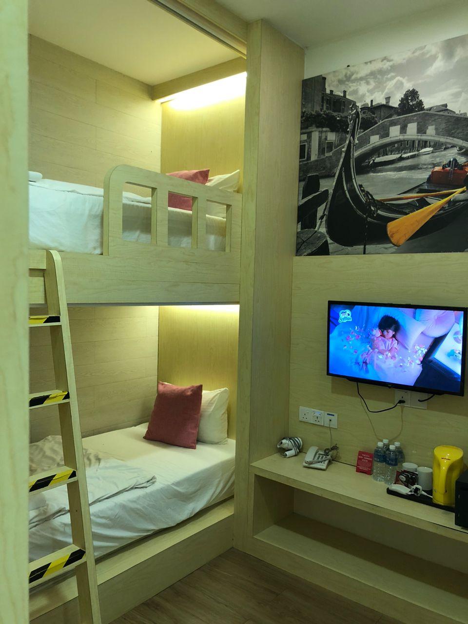 Deluxe, Family, 2 Bunk Beds, No Window