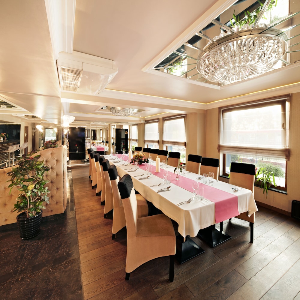 M Hotel Sosnowiec 37/43