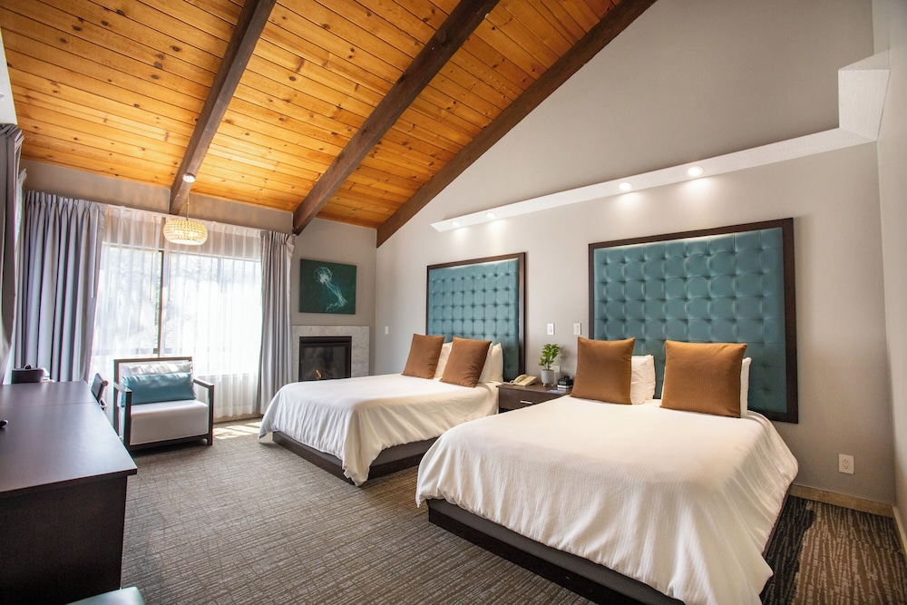 DELUXE, 2 QUEEN BEDS